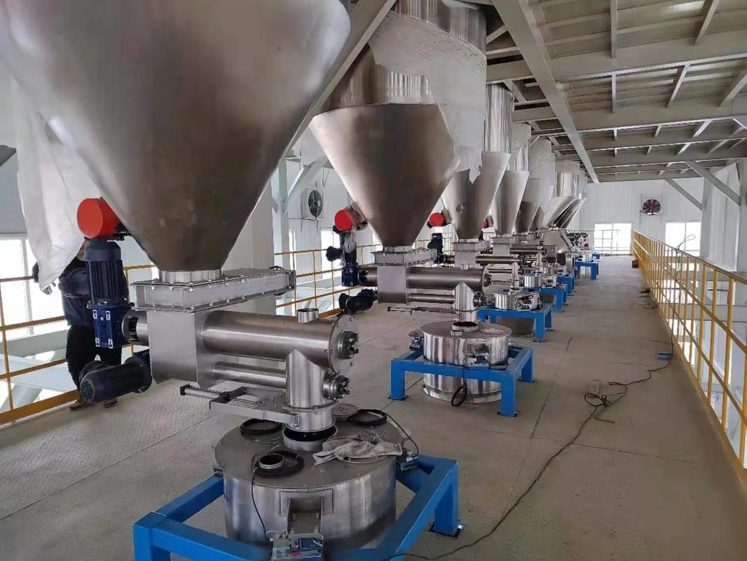 多仓配料秤上下层结构与螺旋定量给料机在粉末自动配料中的应用